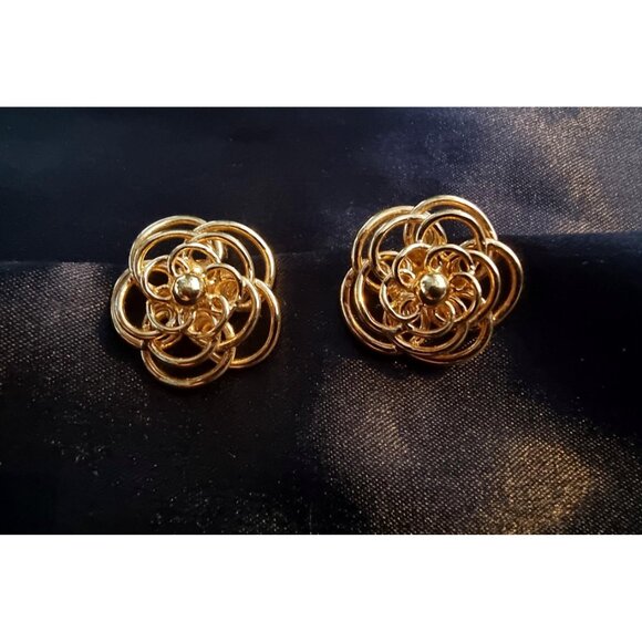 Vintage Crown TRIFARI Signed Clip On Celtic Knot Flower Gold Toned Earrings - Picture 7 of 7